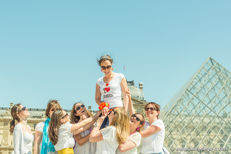 Aline Deguy, Aline Deguy photographe, EVJF Paris, photographe EVJF, photographe EVJF Paris, photographe mariage 92, photographe mariage paris, photos EVJF originales, photos Louvre, publication blog, séance photo entre copines, blog photographe, photographe enterrement vie de jeune fille