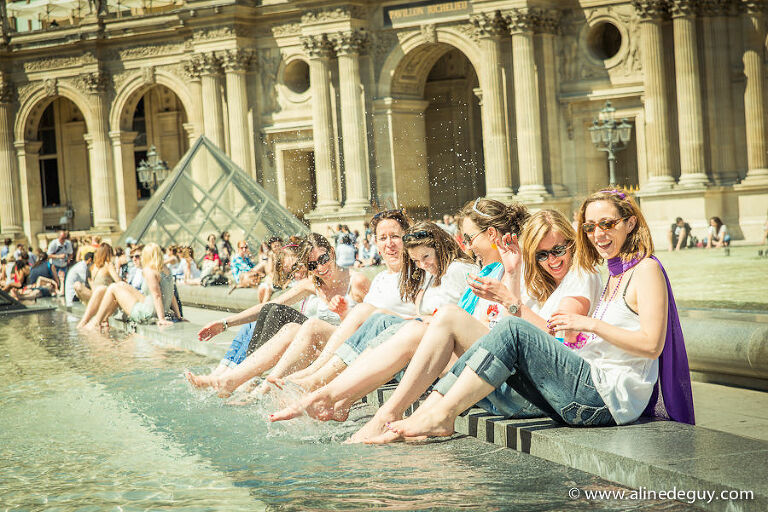 Aline Deguy, Aline Deguy photographe, EVJF Paris, photographe EVJF, photographe EVJF Paris, photographe mariage 92, photographe mariage paris, photos EVJF originales, photos Louvre, publication blog, séance photo entre copines, blog photographe, photographe enterrement vie de jeune fille