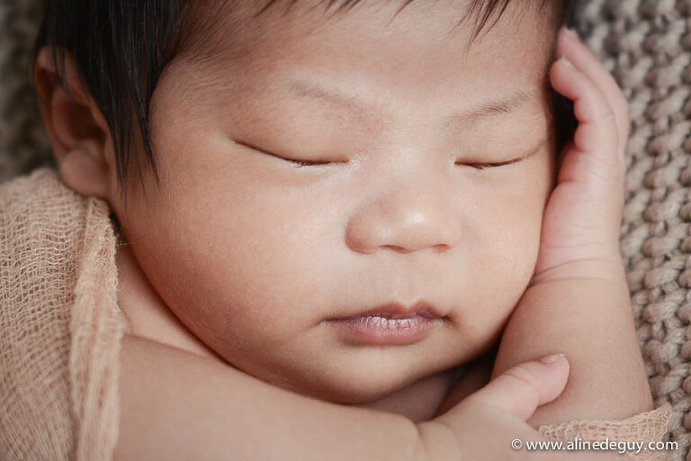 photographe nouveau né spécialisé, aline deguy, photographe naissance, photographe bébé, photographe neuilly, photographe suresnes, photographe boulogne, photographe puteaux, photographe paris, photographe champs elysées