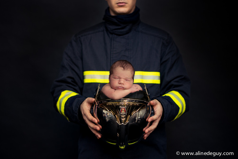 photographe nouveau né puteaux, photographe nouveau né suresnes, photographe nouveau né paris, photo bébé pompier, photo originale studio
