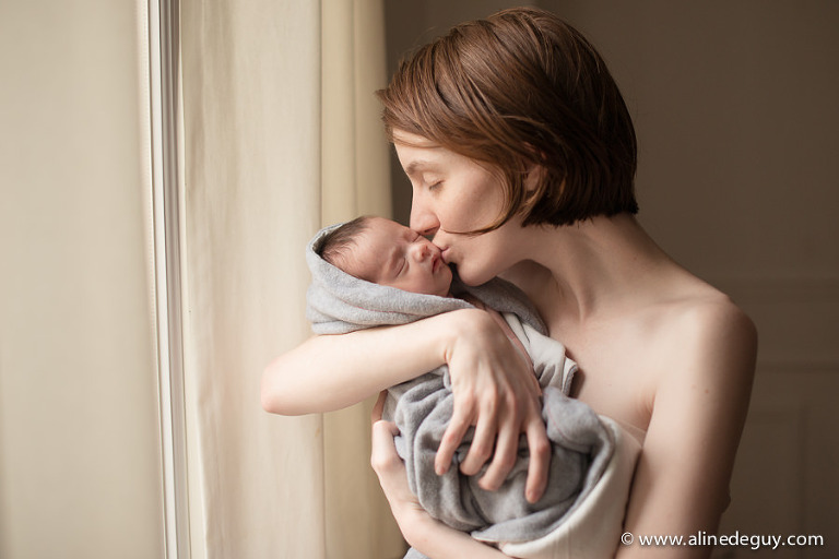 photographe nouveau né à domicile, photo mère fille, photographe vincennes, paris
