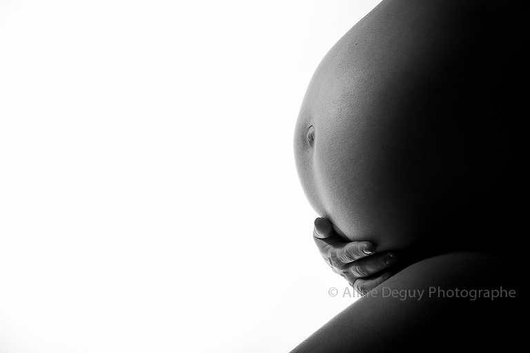 Photographie ventre grossesse, future maman, idée cadeau naissance, cadeau original babyshower, bon cadeau séance photo femme enceinte