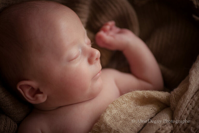 photographe bébé, aline deguy, spécialiste nouveau-né
