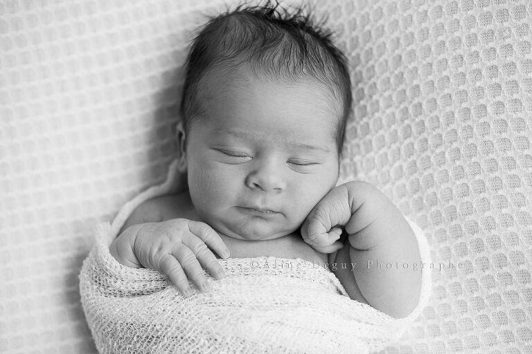 photo bebe, Aline Deguy, photographe, nouveau-ne, Paris, Nanterre, 92, Puteaux, Suresnes, Rueil, Boulogne, Sceaux, Asnières, Courbevoie, Chatou, Gennevilliers