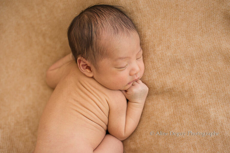 photo-bebe endormi, nouveau-né, naissance, aline deguy