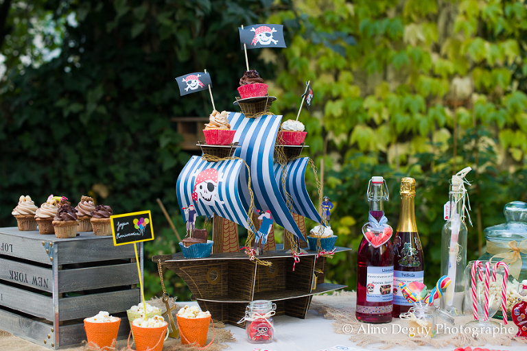festibar, site internet, achat decoration anniversaire, sweet table, site internet, idée, candy bar, cake pops, cupcakes, etiquettes personnalisables champagne, anniversaire garçon, thème pirate, paris, photo, aline deguy
