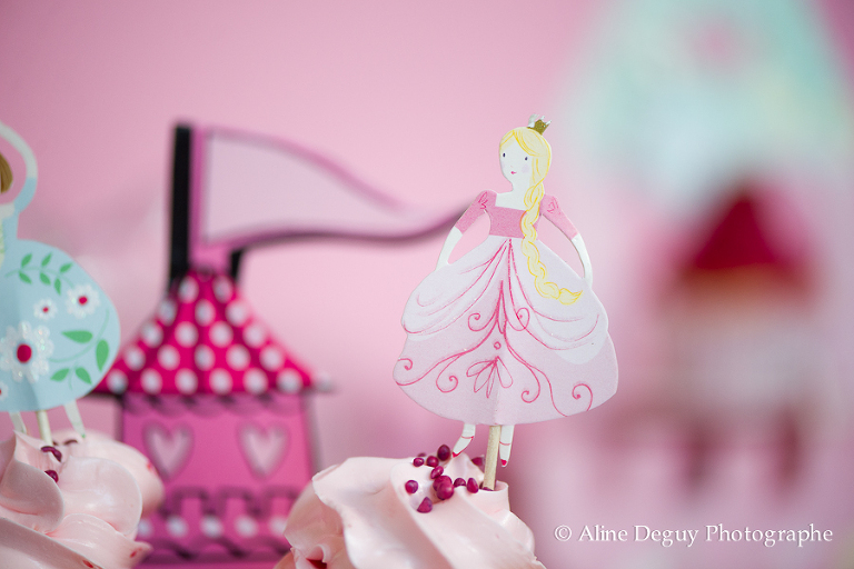 festibar, site internet, achat decoration anniversaire, sweet table, site internet, idée, candy bar, cake pops, cupcakes, etiquettes personnalisables champagne, anniversaire fille, thème princesse, paris, photo, aline deguy, rose