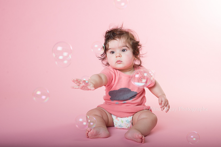 photographe, bébé, Studio, Fond rose, Puteaux, Nanterre, Suresnes