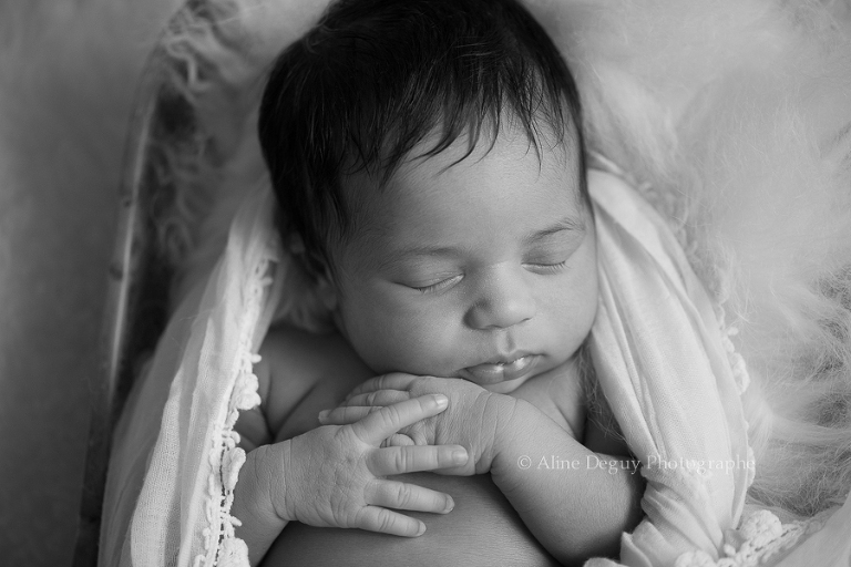 formation, photographe, bébé, studio, lumière naturelle, nouveau-né, newborn poing, France, Aline Deguy, Paris, 92, Hauts de Seine, Région Parisienne