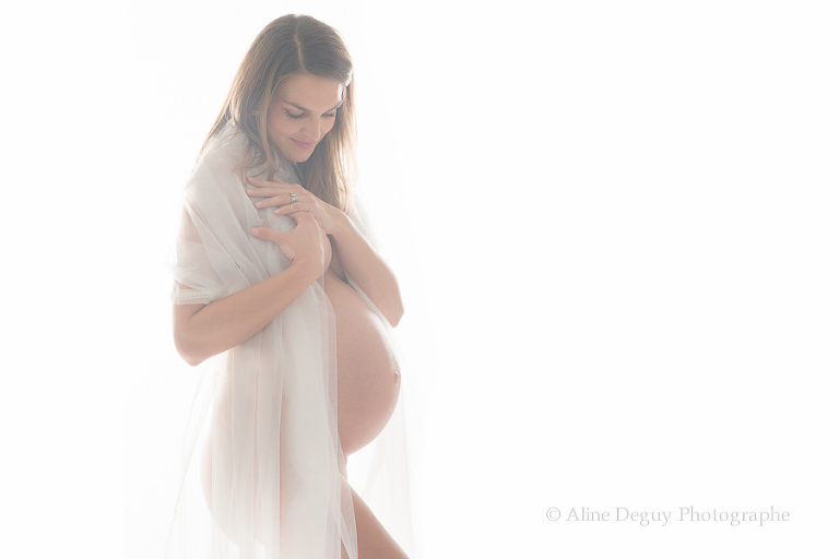 Photographe, future maman, grossesse, studio, Aline Deguy, Neuilly, Nanterre, Rueil, Suresnes, Puteaux, Paris, 75, 92