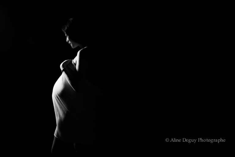 photo, studio, noir et blanc, femme asiatique, grossesse, femme enceinte, maternité, Paris