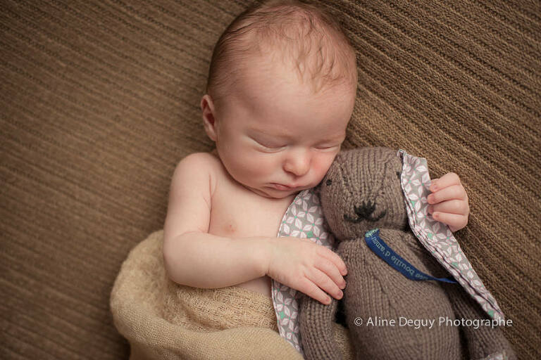 Photo bébé, doudou, endormi, naissance, maternité