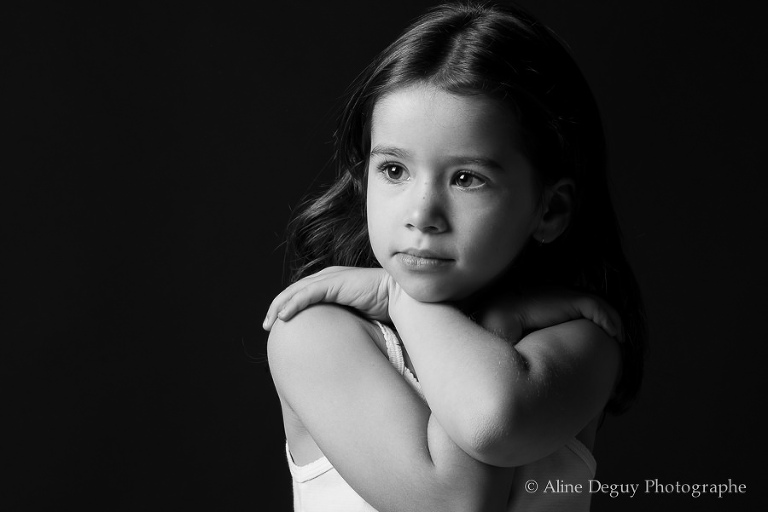 photographe, Aline Deguy, enfant, studio, paris, région parisienne, 75, 77, 78, 91, 92, 93, 94, 95, portrait, site internet, Nanterre, Boulogne, Rueil, Suresnes, Puteaux , famille, bébé