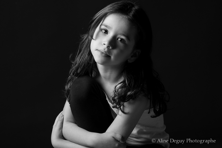 photographe, Aline Deguy, enfant, studio, paris, région parisienne, 75, 77, 78, 91, 92, 93, 94, 95, portrait, site internet, Nanterre, Boulogne, Rueil, Suresnes, Puteaux , famille, bébé