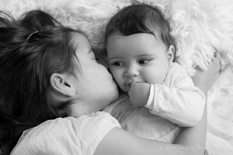 photographe, Aline Deguy, enfant, studio, paris, région parisienne, 75, 77, 78, 91, 92, 93, 94, 95, portrait, site internet, Nanterre, Boulogne, Rueil, Suresnes, Puteaux , famille, bébé