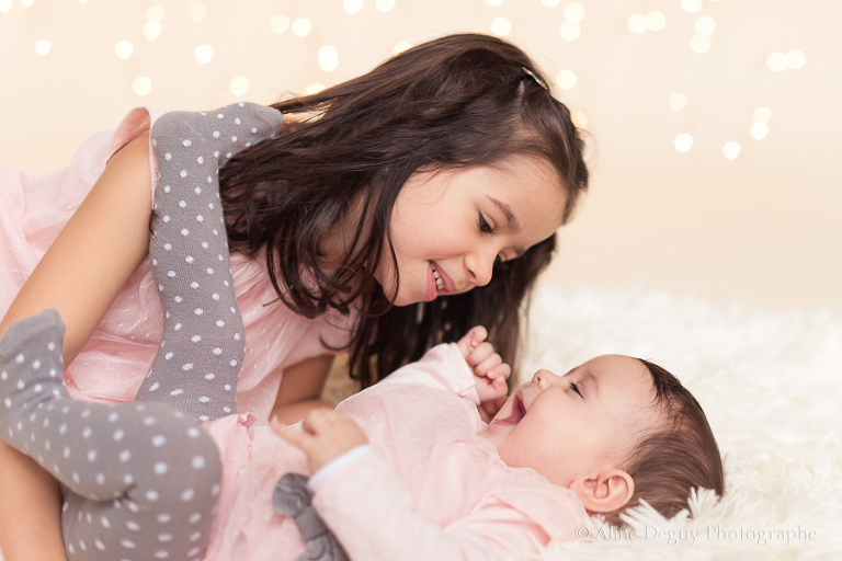 photographe, Aline Deguy, enfant, studio, paris, région parisienne, 75, 77, 78, 91, 92, 93, 94, 95, portrait, site internet, Nanterre, Boulogne, Rueil, Suresnes, Puteaux , famille, bébé