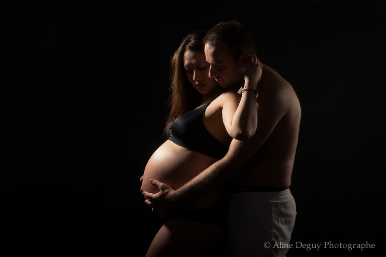 Photographe, couple, grossesse, attendre un bébé, studio, Paris, 92