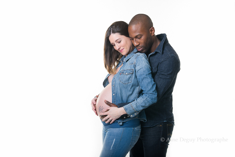 photographe, couple, studio, Aline Deguy, grossesse, femme enceinte