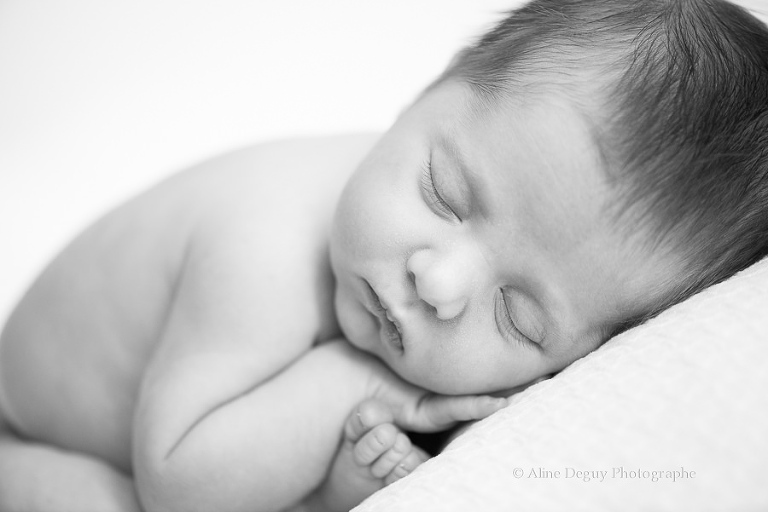 Photographe, nouveau-né, newborn poing, baby, paris, 75, 92, Neuilly sur Seine, Nanterre, Boulogne, Puteaux, Suresnes