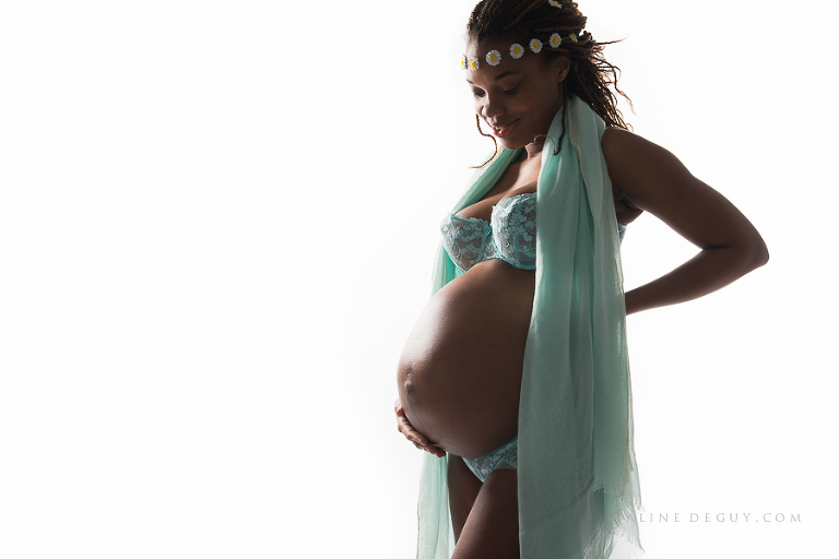 Photographe, séance photo, 92, studio, Aline Deguy, lingerie, grossesse, femme enceinte