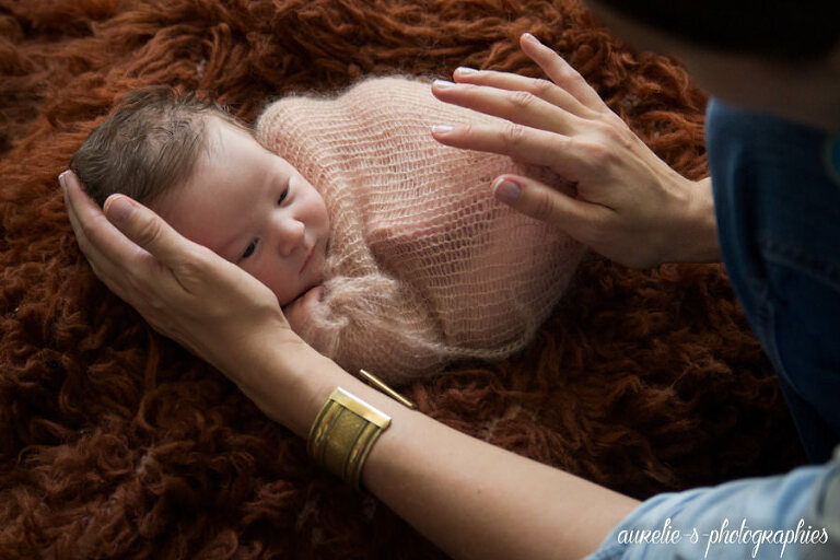 77, 78, 91, 92, 93, 94, 95, Aline Deguy, Amien, Angers, anne geddes, apprentissage, Atelier, atelier photo, bébé, bébé endormi, Belgique, Bordeaux, Brest, Bretagne, Caen, Chartres, Cours, Dijon, endormi, Formation, France, french, Grenoble, hauts de seine, Le Mans, Lille, Limoges, lumière naturelle, Lunel, Lyon, Marseille, Montpellier, Nancy, Nantes, Nevers, newborn, Newborn Posing, Nimes, nouveau né, Orléans, Paris, photo, photographe, photographe nouveau-né, Photographe Professionnelle, photographie, Photographier un bébé, Poitiers, Professionnel, région parisienne, Reims, Rennes, stage, Strasbourg, studio, technique, Toulouse, Valence, workshop