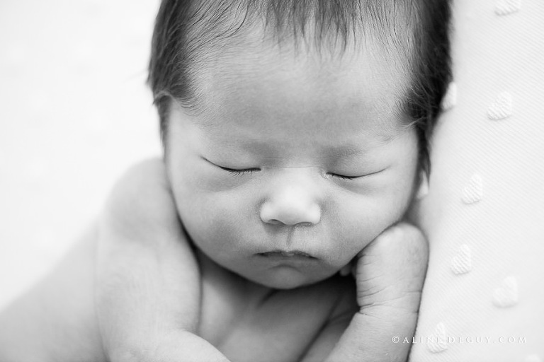 Photographe nouveau-né, Paris, Aline Deguy, bébé, asiatique, studio
