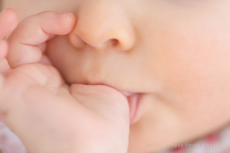 bébé suce son pouce, image, photo, baby photographer