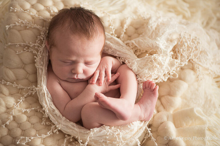 photo bébé position foetale, physiologie bébé, nanterre