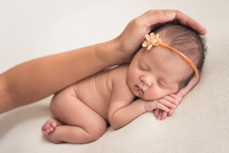 photographe-nouveau-né-newborn-posing