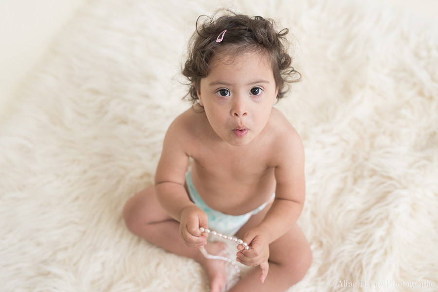 Lena Deux Ans Apres Sa Seance Photo Nouveau Ne Vivre Avec La Trisomie Aline Deguy Photographe Femme Enceinte Nouveau Ne Et Bebe Et Suivi Des Familles Studio Lena Deux Ans Apres Sa Seance Photo Nouveau Ne Vivre Avec La Trisomie Aline Deguy Photographe Femme Enceinte Nouveau Ne Et Bebe Et Suivi Des Familles Studio