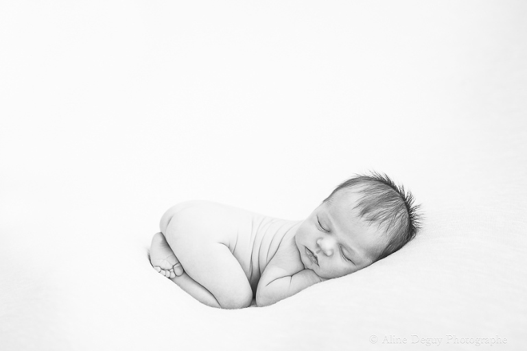 Photographe bébé endormi, photographe newborn posing, Aline Deguy Photographe bébé