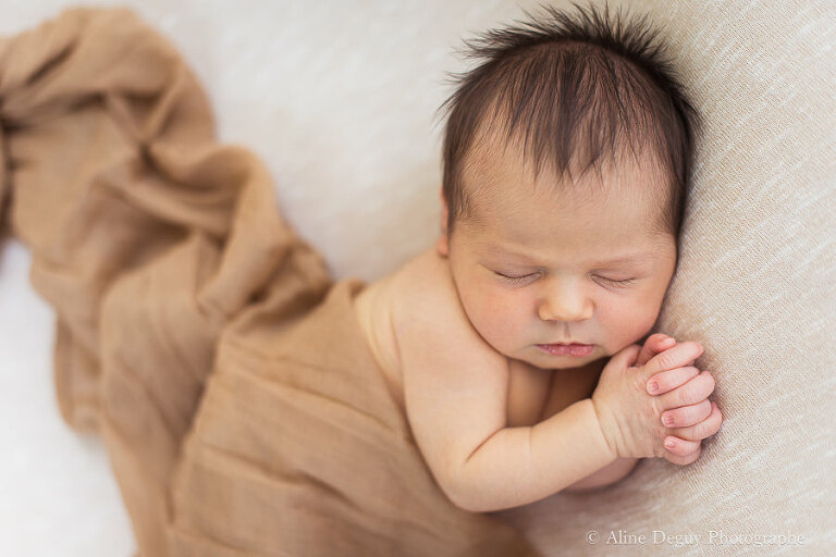 photographe spécialiste bébé endormi, nouveau-né