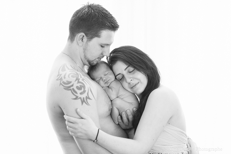 Photographe famille, naissance, newborn posing