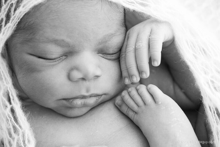 Photographe Nouveau Ne Paris Johan Bebe Metisse Aline Deguy Photographe Femme Enceinte Nouveau Ne Et Bebe Et Suivi Des Familles Studio