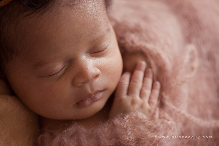 Photographe bébé 77, photographe nouveau-né Paris, Aline Deguy