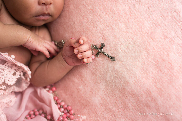 Photographe nouveau-né Paris, Aline Deguy, Photographe newborn posing