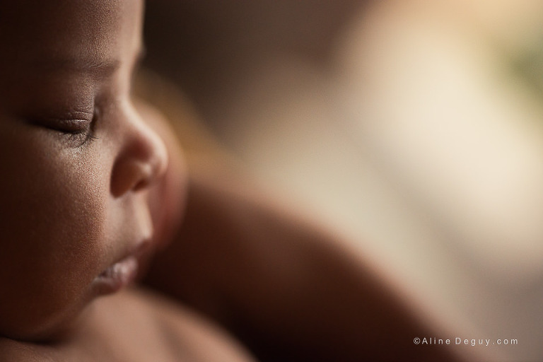 Photo de bébé endormi, photographe Aline Deguy
