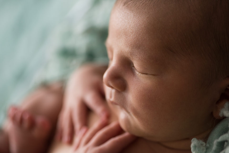 séance photo studio bébé Paris, Aline Deguy, Photographe nouveau né paris, photo de naissance, bébé endormi