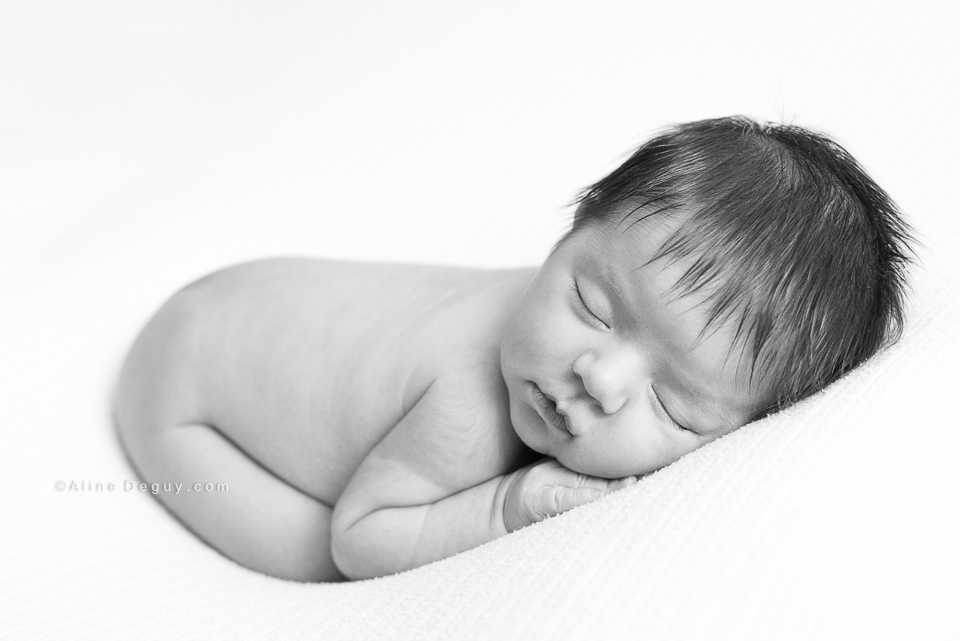 photo de bébé endormi, aline deguy, photographe bébé endormi, séance photo nouveau né, photographe naissance suresnes