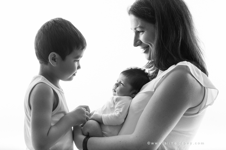 Séance photo nouveau-né en famille, photographe famille saint cloud, photographe famille issy les moulineaux, photographe bebe boulogne
