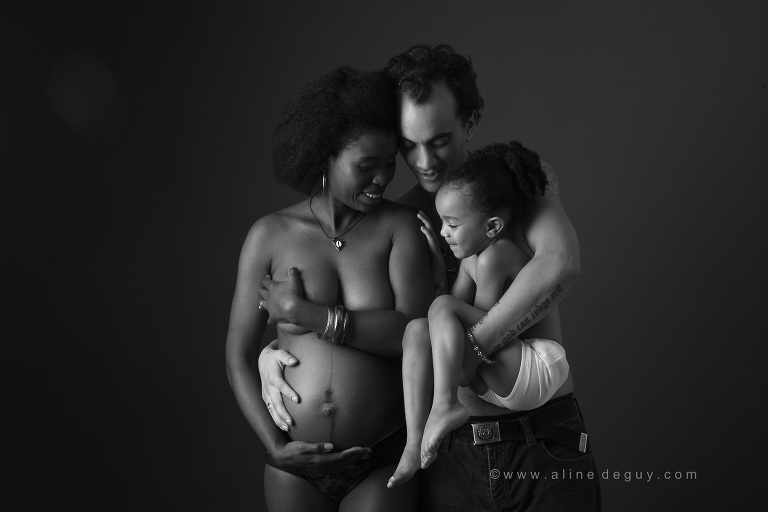 SHOOTING GROSSESSE PARIS, photographe femme enceinte, studio photo saint cloud, studio photo 92, femme noire enceinte, photos de famille métisse 