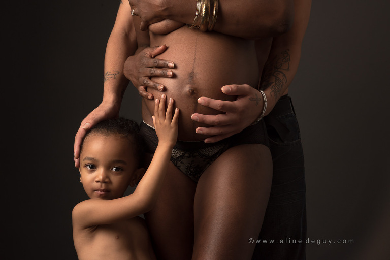 SHOOTING GROSSESSE PARIS, photographe femme enceinte, studio photo saint cloud, studio photo 92, femme noire enceinte, photos de famille métisse 