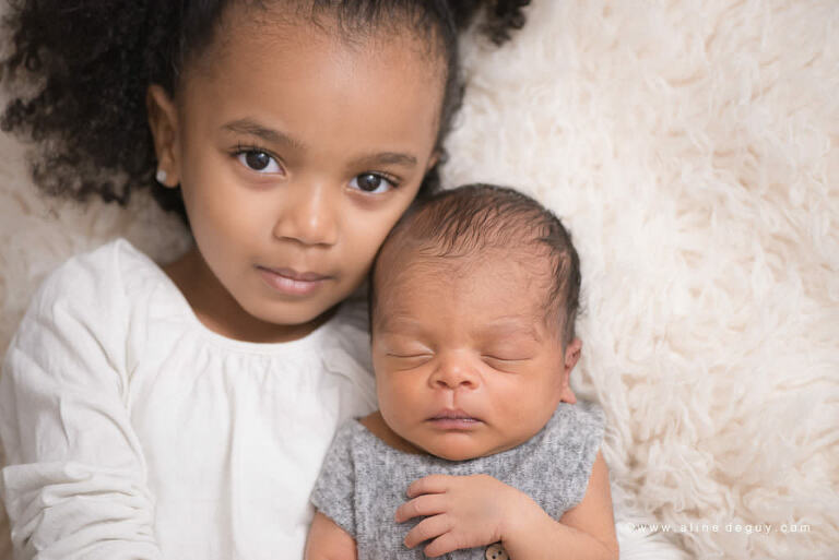 Photographe bebe paris, newborn posing, Aline Deguy, Photographe bebe, bébé métisse, photo bébé endormi, studio photo paris