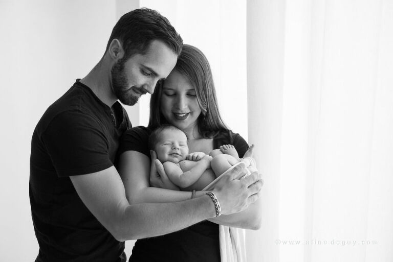 Photographe famille paris, photo de famille en noir et blanc, studio photo famille 92